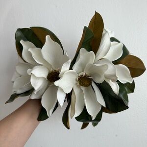 Set of 8 White Magnolia Flower Napkin Rings